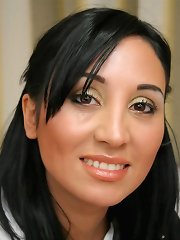 Cute brunette mom licks guy\\\\\\\'s dick then pumps his tight hole with strapon